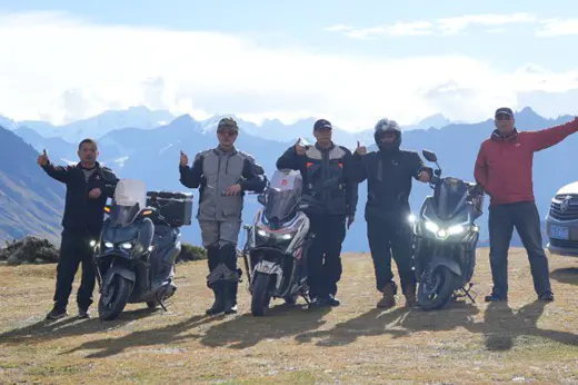 La puissance rencontre le confort : comment les maxi-scooters à moyenne cylindrée redéfinissent la conduite longue distance