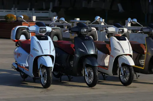 Personnalisation OEM et position d'approvisionnement stable Scooters électriques 1500 W–2000 W pour une distribution mondiale